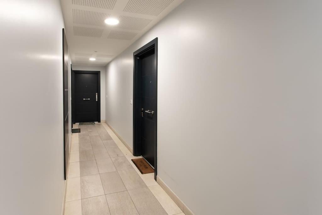 L8 Calm, Panoramic Sea View Withterrace, Parking & Ac *
