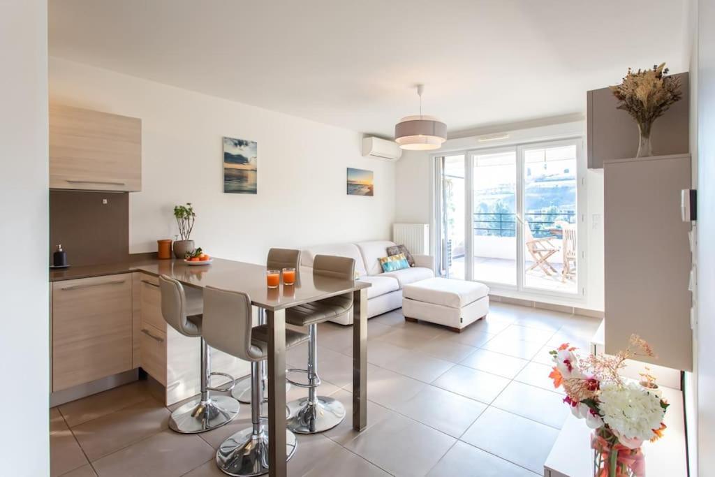 L8 Calm, Panoramic Sea View Withterrace, Parking & Ac Apartment