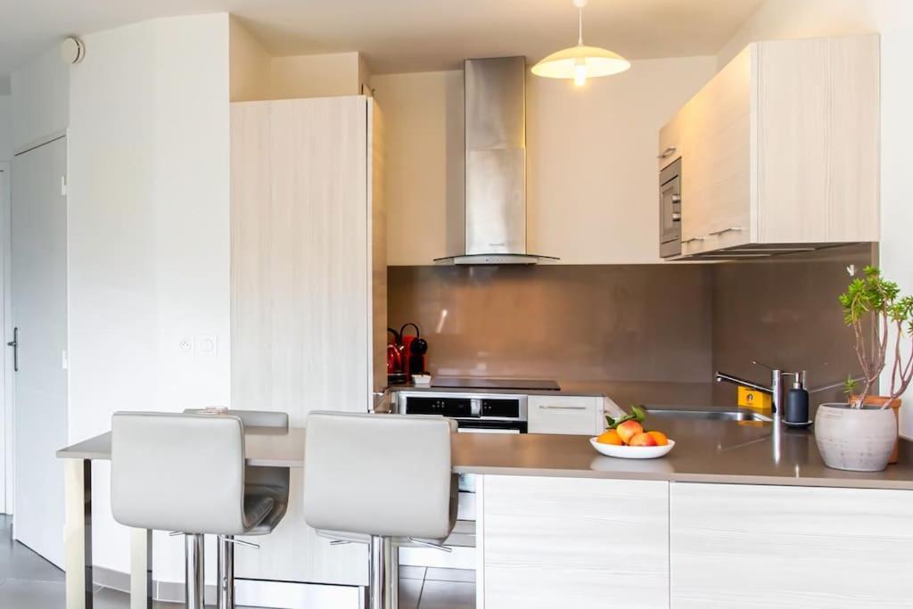 Apartment L8 Calm, Panoramic Sea View Withterrace, Parking & Ac Saint-Laurent-du-Var