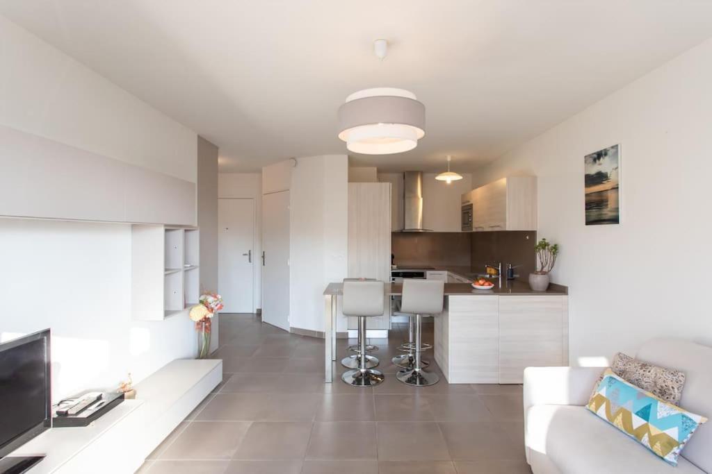 Apartment L8 Calm, Panoramic Sea View Withterrace, Parking & Ac *